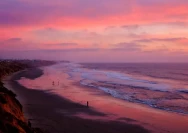 Pantai Pink Lombok Timur (freepik.com) 