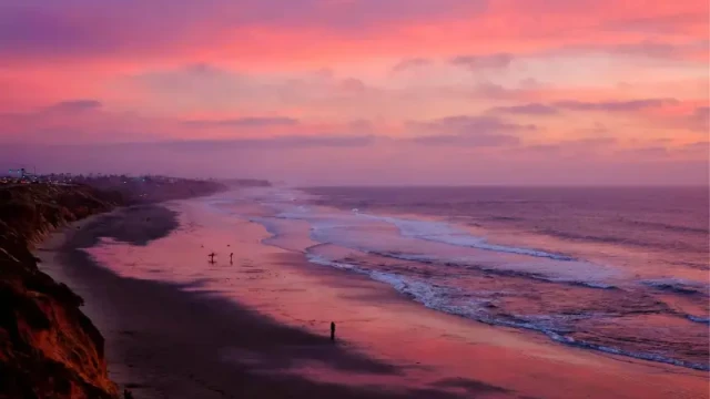 Pantai Pink Lombok Timur (freepik.com) 