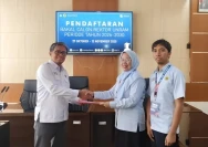 Prof. Muhamad Ali (kiri) saat mendaftar sebagai calon Rektor Unram, Senin, 10 November 2025 (Dok. Suarantb.com)