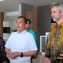 Gubernur Lalu Muhamad Iqbal bertemu Direktur Pembangunan Kementerian Luar Negeri dan Pembangunan Inggris (FCDO), Will Hines (Dok. Tribunlombok.com)