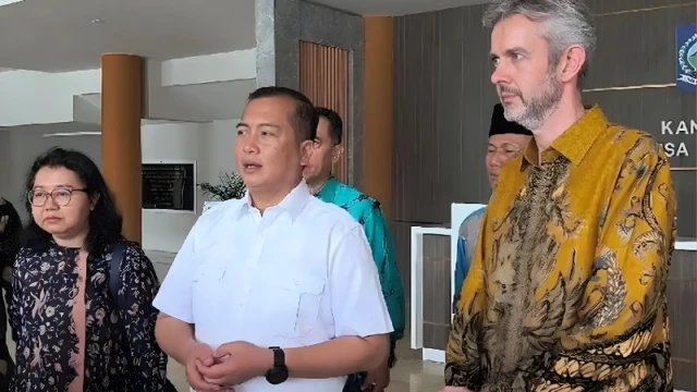 Gubernur Lalu Muhamad Iqbal bertemu Direktur Pembangunan Kementerian Luar Negeri dan Pembangunan Inggris (FCDO), Will Hines (Dok. Tribunlombok.com)