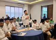 Ketua DPW PKB NTB, Lalu Hadrian Irfani saat beri wejengan dalam syukuran di Mataram