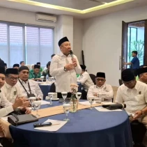 Ketua DPW PKB NTB, Lalu Hadrian Irfani saat beri wejengan dalam syukuran di Mataram