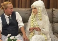 Habib Bahar bin Smith & Model Helwa Bachmid (Sumber : Instagram/@helwabachmid_)