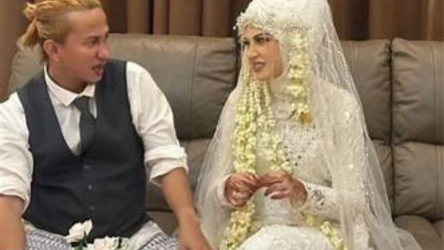 Habib Bahar bin Smith & Model Helwa Bachmid (Sumber : Instagram/@helwabachmid_)