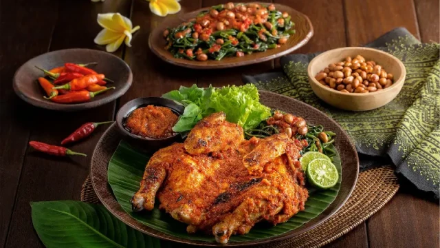 Ayam Taliwang: Sajian Pedas Menggugah Selera Khas Lombok (thecadillachotel.com)