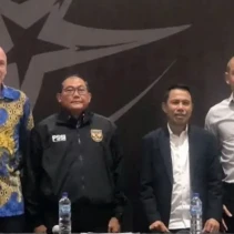 Dari kiri ke kanan: Direktur Teknik PSSI Alexander Zwiers, Ketua Badan Tim Nasional Sumardji, Sekjen PSSI Yunus Nusi, dan pelatih timnas U-20 Indonesia Nova Arianto (Foto: ANTARA)