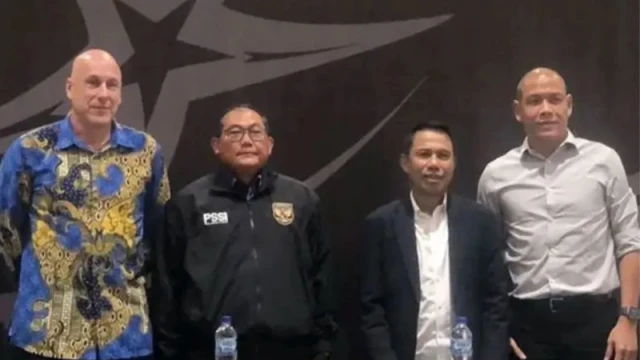 Dari kiri ke kanan: Direktur Teknik PSSI Alexander Zwiers, Ketua Badan Tim Nasional Sumardji, Sekjen PSSI Yunus Nusi, dan pelatih timnas U-20 Indonesia Nova Arianto (Foto: ANTARA)