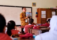 Ilustrasi Guru lagi mengajar (Dok. Kompas.com)