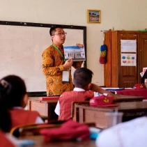 Ilustrasi Guru lagi mengajar (Dok. Kompas.com)