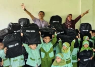 BRI Praya Salurkan Paket Pendidikan di TK Kartika Gili Lebur