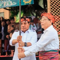 Bupati dan wakil bupati Lombok Timur dalam acara pesona budaya Pengadangan