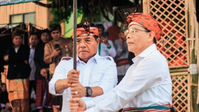 Bupati dan wakil bupati Lombok Timur dalam acara pesona budaya Pengadangan