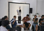 Lokakarya dramaturgi Spektrum Konvensi dan Ruang menghadirkan 19 peserta dari komunitas teater se-Lombok di Taman Budaya (Dok. Istimewa / Harry)