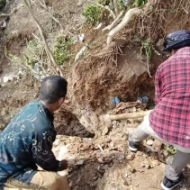 Lokasi penambangan emas ilegal di kawasan perbukitan Desa Prabu Dundang, Kecamatan Kuta, Lombok Tengah, NTB, berada tak jauh dari Kawasan Ekonomi (KEK) Mandalika