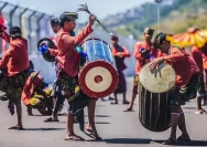 Gendang Beleq sebagai tari penyambutan prajurit yang pulang dari peperangan Suku Sasak Lombok (Dok. Facebook BPPD NTB)