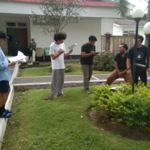 Joned Suryatmoko memfasilitasi lokakarya Dramaturgi Pengembangan Teater di Taman Budaya NTB pada 10-12 Desember 2025 (harry)