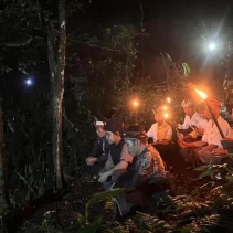 Suasana ritual Bejambek di Desa Aik Bual yang dijalani warga secara khidmat