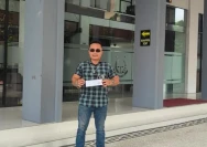 Direktur LSM NCW, Fathurrahman Lord, menyampaikan desakan agar Pemkot Mataram menindak tegas Kafe FD Entertainment yang diduga belum mengantongi izin resmi warta lombok