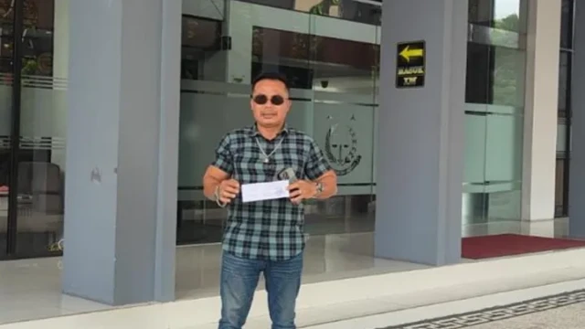 Direktur LSM NCW, Fathurrahman Lord, menyampaikan desakan agar Pemkot Mataram menindak tegas Kafe FD Entertainment yang diduga belum mengantongi izin resmi warta lombok