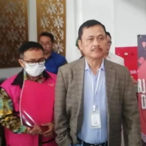 Tersangka berinisial PSJ, di ketahui berasal dari Kantor Jasa Penilaian Publik (KJPP) pusat.