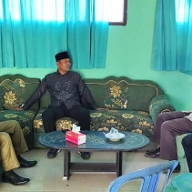 Kepala Kantor Kementerian Agama (Kemenag) Lombok Timur bersama Kepala Seksi Pendidikan Pondok Pesantren melakukan peninjauan ke Pondok Pesantren Nurul Iman