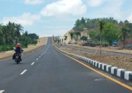 Kendaraan melintas di jalan bypass baru