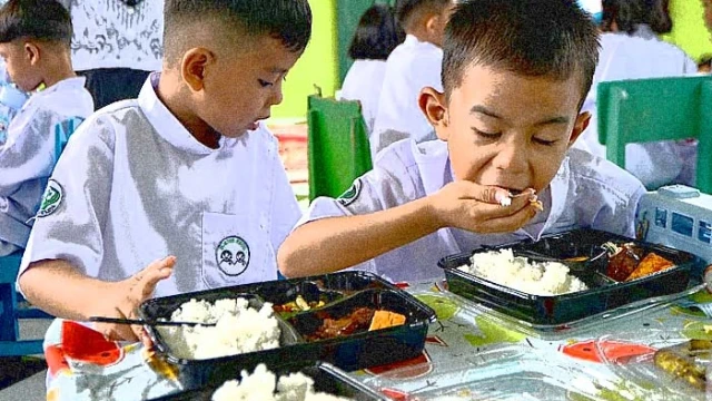 Tersendatnya Dana MBG Mengganggu Layanan Makan Bergizi bagi Siswa. (Doc. NusantaraNews)