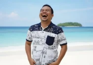 Ilustrasi Stafsus Dinas Pariwisataan Lombok Timur, Ahmad Rojy Sedang Tertawa (Dok. Ist / Cil)