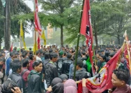 Aksi Jilid 2 Aliansi Peduli Pariwisata di Kantor Bupati Lombok Timur