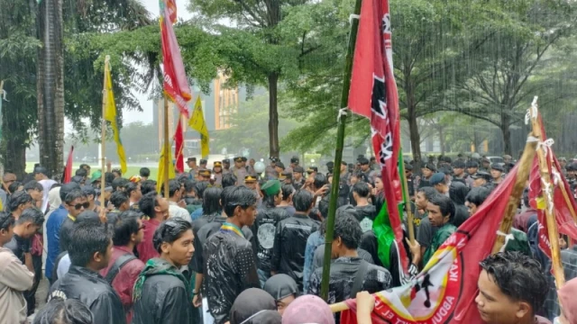 Aksi Jilid 2 Aliansi Peduli Pariwisata di Kantor Bupati Lombok Timur