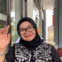 Ika Ranti, Mantan Pejabat Bank Syariah Milik Derah Usai Menjalani Pemeriksaan di Kasus Dugaan Korupsi Dana Sponsorship MXGP 2023-2024 di Gedung Kejati NTB (Dok. Antaranews)