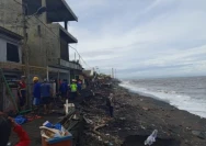 Banjir Rob Terjang Pesisir Ampenan Sebabkan Rumah warga rusak parah di Lingkungan Bugis, Kelurahan Bintaro, Kecamatan Ampenan. (Dok. Suara NTB)