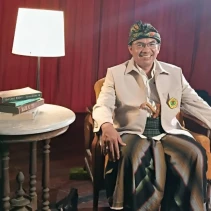 Guru Besar Sastra dan Budaya Universitas Mataram (Unram) Prof. Nuriadi Sayip (Dok. Ist / Herry)