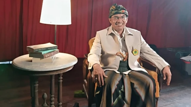 Guru Besar Sastra dan Budaya Universitas Mataram (Unram) Prof. Nuriadi Sayip (Dok. Ist / Herry)
