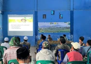 Mahasiswa KKN Unram dan BPTP Beri Edukasi Pupuk Organik kepada Petani Desa Mengkuru