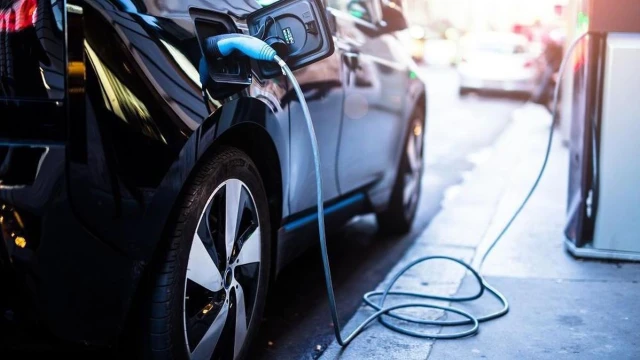 Foto: Ilustrasi Mobil Listrik Menjadi Pilihan Mobil Dinas Pemprov NTB (Dok. Shutterstock)
