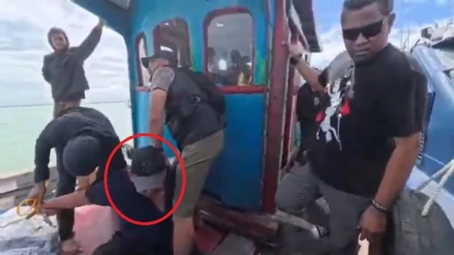 Buronan Bareskrim Polri, Ko Erwin yang merupakan bandar sabu, berhasil ditangkap oleh tim Direktorat Tindak Pidana Narkoba Polri (Dok. INews)