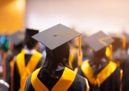Ilustrasi Wisuda Lulusan S2 Perguruan Tinggi (Dok. Canva Elemen)