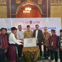YBM BRILiaN dan Pemkab Loteng Resmikan Renovasi Masjid Nursyahada di Desa Adat Sade