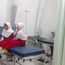 29 murid SDN 2 Malaka, Kecamatan Pemenang, diduga keracunan usai menyantap menu MBG dari SPPG di Dusun Pandanan