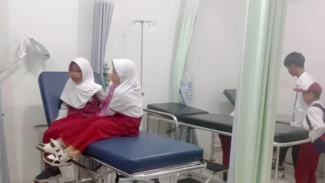 29 murid SDN 2 Malaka, Kecamatan Pemenang, diduga keracunan usai menyantap menu MBG dari SPPG di Dusun Pandanan