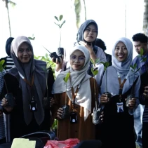 Korleko Melawan dan XR Lombok Tanam Mangrove di Pantai Bangsal