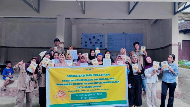 Mahasiswa KKN PMD Pakuan 2 Latih Strategi Packaging, Labeling, dan Marketing Keripik Pisang