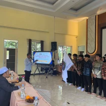 drg. H. Asrul Sani, M.Kes (Kadispora Lombok Timur) melantik pengurus baru IKPM Lombok Timur Malang-Raya (Minggu/8/2)