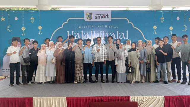 Keluarga Besar IKPM Lombok Timur Malang Raya berfoto bersama Bupati Lombok Timur
