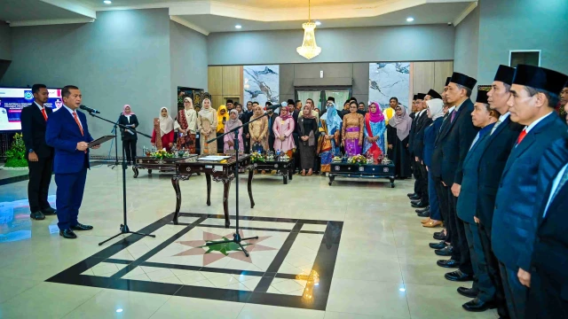 Gubernur NTB Lalu Muhamad Iqbal melantik 34 pejabat eselon II, III dan IV Pemprov NTB di Mataram
