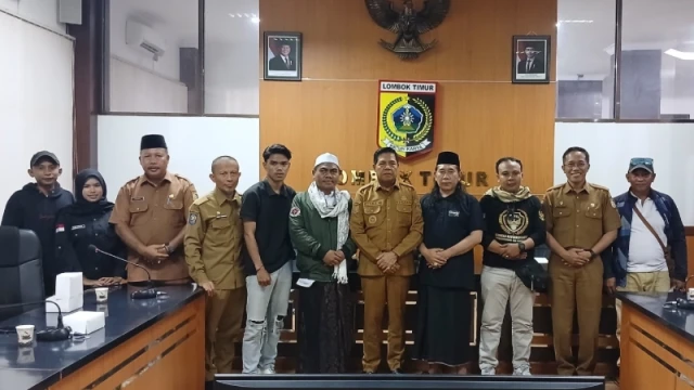 Direktur LSM Garuda Indonesia M. Zaini serta Ust. Ahmad Asdaruddin usai berdialog dengan Pemda Lombok Timur