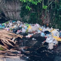 Sampah Berserakan di Parit Warga Suralaga (Dok. Istimewa)