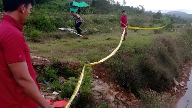 Kepolisian Resor (Polres) Lombok Barat menindaklanjuti informasi yang beredar di media sosial terkait dugaan aktivitas pertambangan emas ilegal di wilayah Kecamatan Sekotong (Dok. Radarlombok)